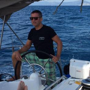Matthias von SailTheBlue beim Segeln