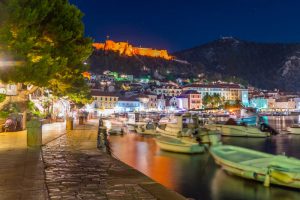 Nachtleben in Hvar erleben beim Mitsegeln in Kroatien