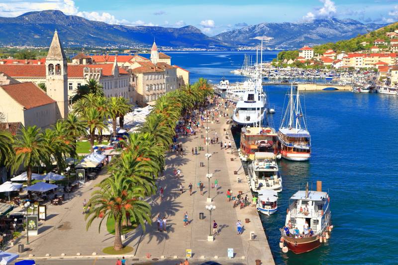 Segelyachten in der kroatischen Marina von Trogir